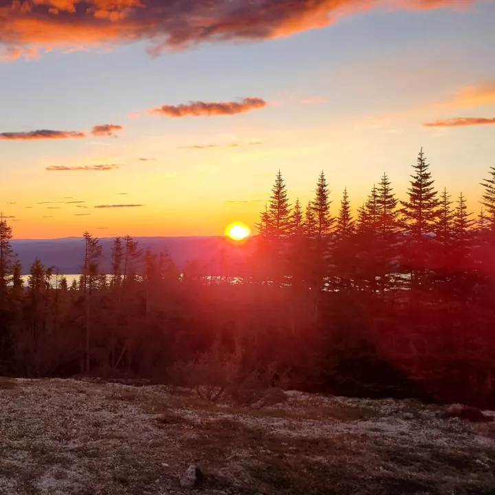 Coucher de soleil au sommet des monts Groulx